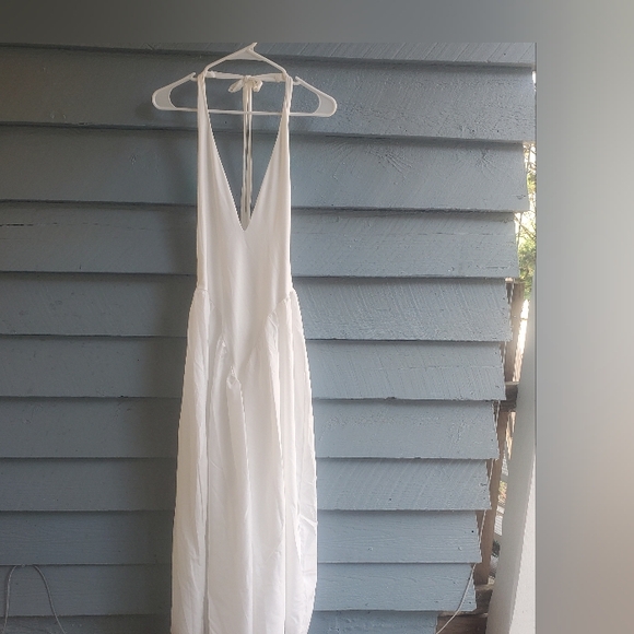 Maison RaePlunging Halter Maxidress - Picture 2 of 5